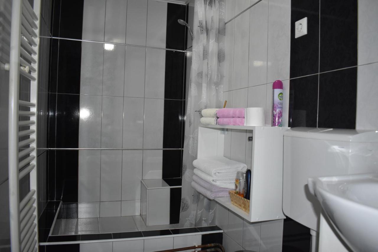 Apartman Rukavina Licko Petrovo Selo Exterior foto