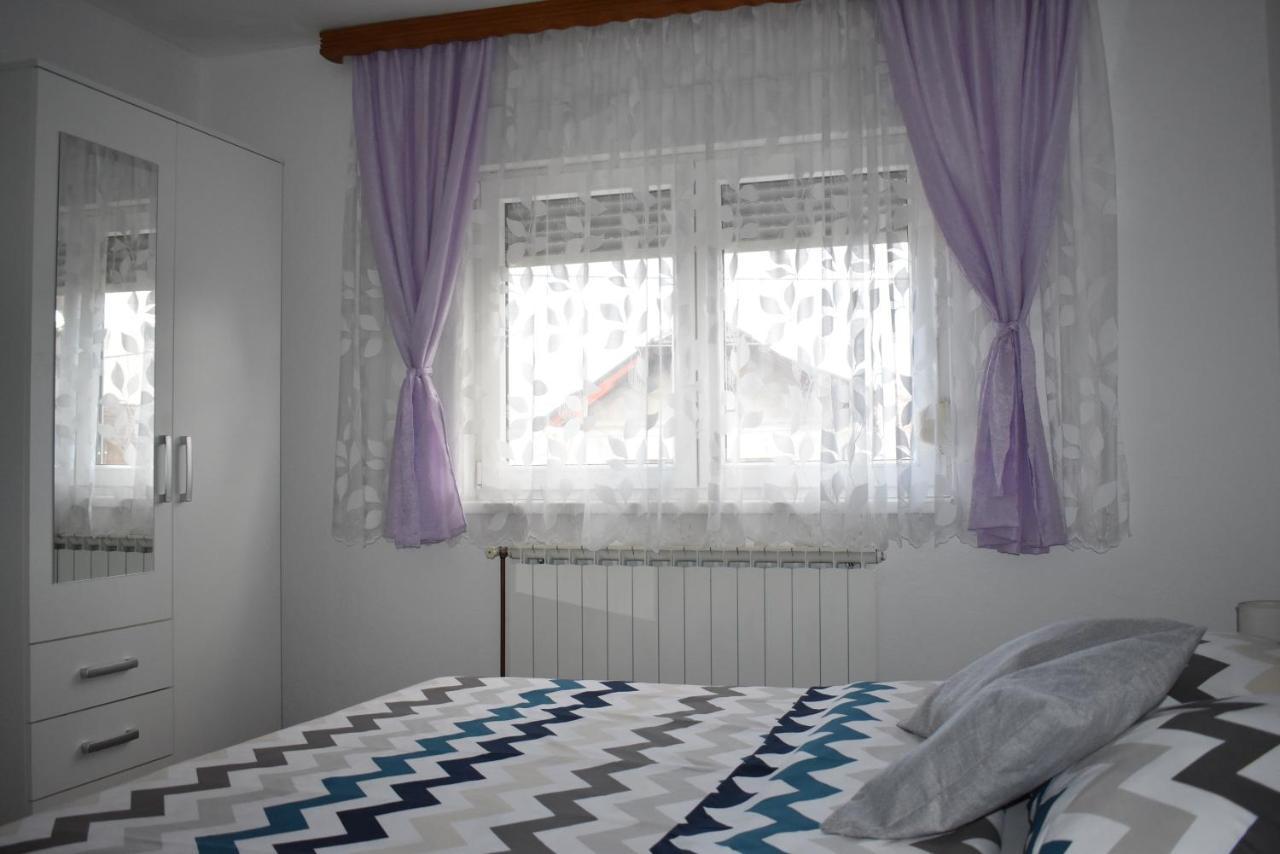 Apartman Rukavina Licko Petrovo Selo Exterior foto