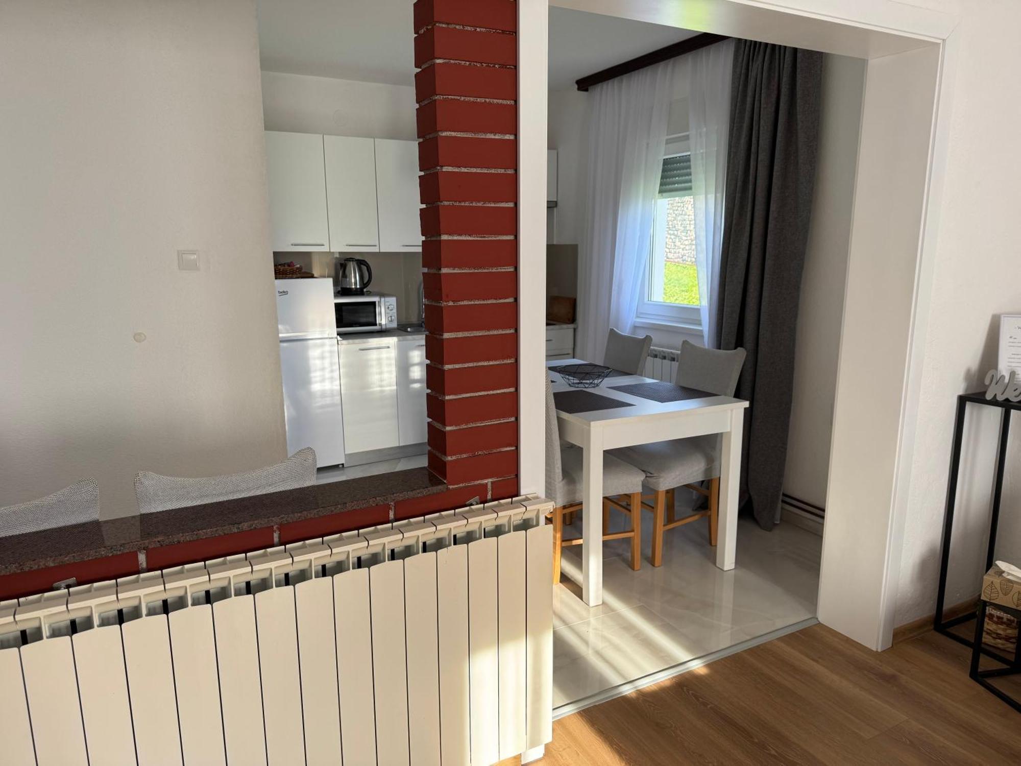 Apartman Rukavina Licko Petrovo Selo Exterior foto